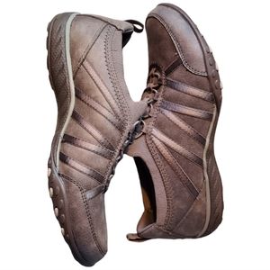 Sketchers • Womens Size 8 • Air Cooled Memory Foam • Relaxed Fit • Slip-On Shoes